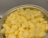 Foto langkah ke 2 dari resep Cheesy mashed potato.