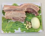 Hình bước làm 1 của món Thịt ba rọi húng lìu áp chảo