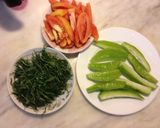 Hình bước làm 2 của món Canh ốc nấu khế với lá lốt