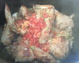 Foto del paso 6 de la receta: Gallina criolla (organica) guisada con polenta