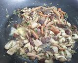 A picture of step 5 of Pasta with mushrooms.