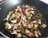 A picture of step 4 of Pasta with mushrooms.