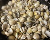 A picture of step 3 of Spaguetti Alle Vongole.