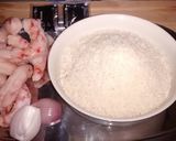 Foto del paso 2 de la receta: Roll de pez gallo con risotto negro y gambas al ajillo