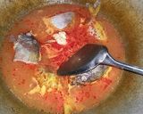 Foto langkah ke 4 dari resep Ikan ekor kuning asam pedas.
