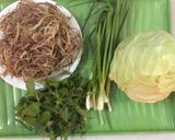 Hình bước làm 1 của món Nộm bắp cải và hoa chuối