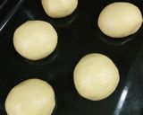 Foto langkah ke 2 dari resep Caterpillar Sausage Bread / Roti Isi Sosis.