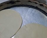 Foto del paso 2 de la receta: Galletones con mermelada y coco con discos de empanadas