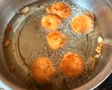 Palacsintabundában sült túrógombócok recept fázis 5 fotója