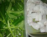 Foto langkah ke 1 dari resep Tumis kangkung cumi.