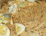 A picture of step 5 of Spaghetti with Eggs.