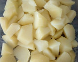 Foto del paso 1 de la receta: Pollo y patatas con queso