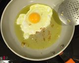 Foto del paso 5 de la receta: Tostada con huevo frito