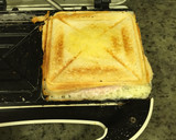 Foto del paso 3 de la receta: Tostada con huevo frito