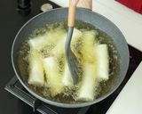 Foto langkah ke 9 dari resep Lumpia Ayam Jamur Devina Hermawan.
