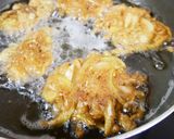 รูปขั้นตอนการทำที่ 2 ของ Onion Bhaji - หอมใหญ่ทอด