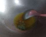 A picture of step 2 of Papaya with Pabda curry.