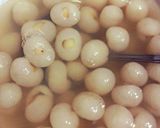 Hình bước làm 3 của món Chè hạt sen cùi nhãn