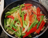 Foto del paso 2 de la receta: Dorada al horno con encebollado y mojo canario rojo