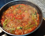 Foto del paso 3 de la receta: Dorada al horno con encebollado y mojo canario rojo