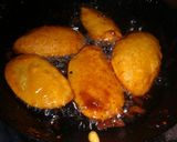 A picture of step 2 of Alu ke pakorey.
