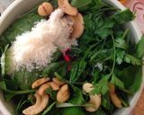 Foto langkah ke 1 dari resep Fresh Basil pesto.