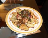 Foto del paso 6 de la receta: ALBONDIGAS DE CERDO EN SALSA DE ANANA CON BATATAS CHIPS