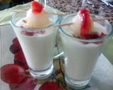 Foto del paso 4 de la receta: Copa o chupito de crema de melón con jamón, bola de melón y pétalo de fresa