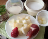 Foto del paso 1 de la receta: Copa o chupito de crema de melón con jamón, bola de melón y pétalo de fresa