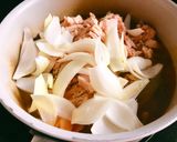 Hình bước làm 4 của món Canh Kim Chi Cá Ngừ (Chamchi Kimchi Jjigae)