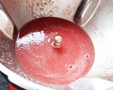 Une image de l'étape 4 de Bavarois aux fraises 🍓 coeur aux fruits rouges 😋.