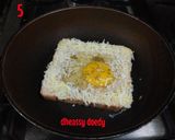 Foto langkah ke 5 dari resep Roti Panggang Telur Keju.