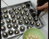 Foto langkah ke 6 dari resep Brownies Panggang Imut Isi Keju.