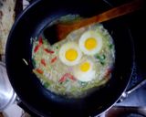 Foto langkah ke 4 dari resep Telor Mata Sapi Kuah Santan.