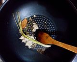 Foto langkah ke 1 dari resep Telor Mata Sapi Kuah Santan.