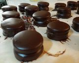 Foto del paso 6 de la receta: Alfajores de chocolate muy fácil de hacer