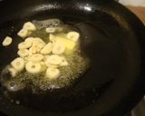 Foto del paso 3 de la receta: Cordero Patagónico en Rúcula y ajos salteados