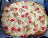 Foto del paso 4 de la receta: 205. Coca Sant Joan de crema con piñones y cerezas confitadas