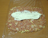 Foto del paso 5 de la receta: Rollo de carne al curry relleno de crema de queso para tupper