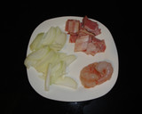 Foto del paso 1 de la receta: Lasaña de patata con bacon y gambas
