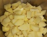 Foto del paso 1 de la receta: Ensalada de papas, huevos y cebolla blanca