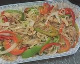 Foto del paso 1 de la receta: Pollo con pimientos 