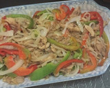 Foto del paso 1 de la receta: Pollo con pimientos 
