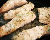 Foto del paso 3 de la receta: Salmón al limón con quinoa