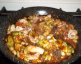 Foto del paso 5 de la receta: Paella de calamares, habas y alcachofas