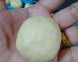 Foto langkah ke 4 dari resep Bolen Isi Pisang Keju.