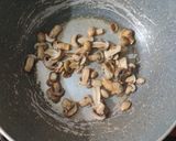 A picture of step 3 of Mushroom carbonara.