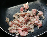 A picture of step 2 of Quick and Easy Stir-Fried Udon with Shirodashi.