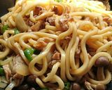 A picture of step 3 of Quick & Easy Yaki Udon with Shirodashi.