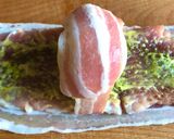 Baconbe göngyölt sertés szelet tojással töltve, vele sült burgonyával recept fázis 2 fotója